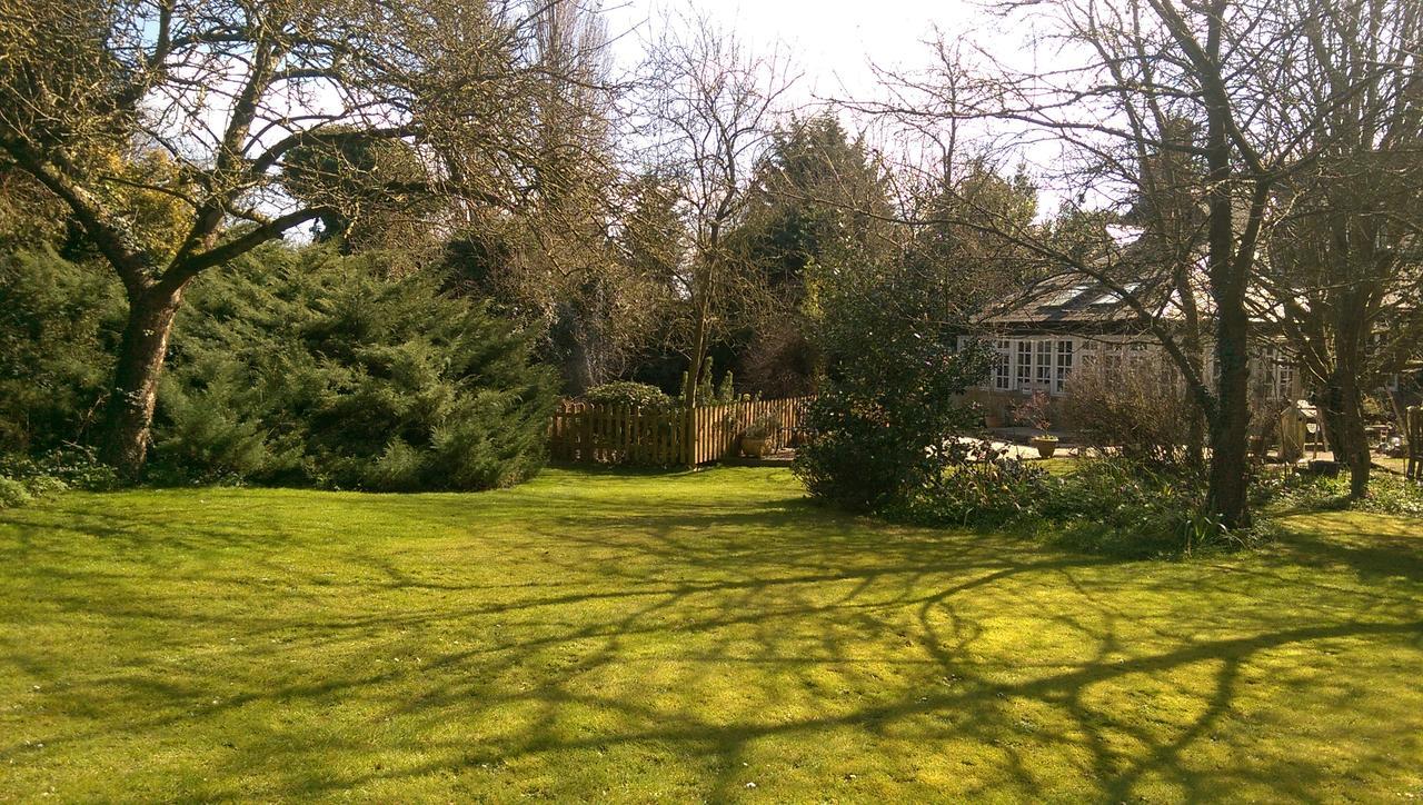 Orchard Pond Bed & Breakfast ダックスフォード エクステリア 写真